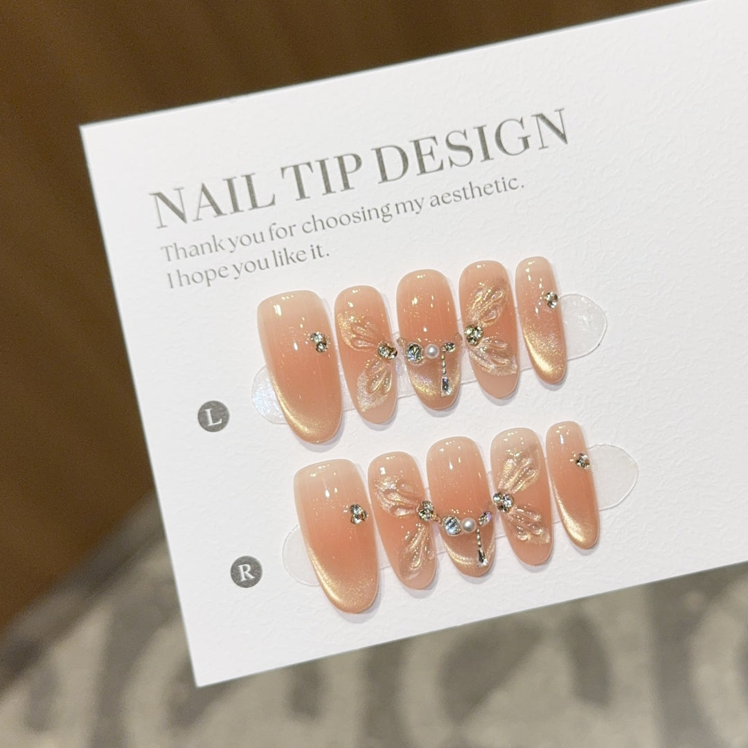 Künstliche Nagelspitzen mit Eleganten Floralen Details Karnz