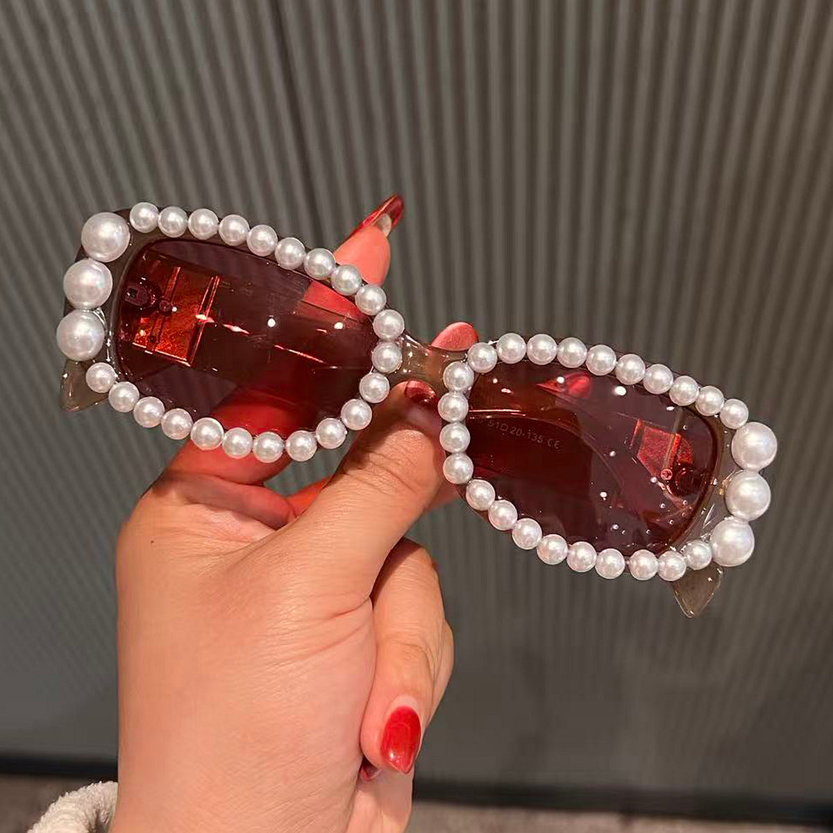 Damen modische Sonnenbrille mit luxuriösem Perlenrahmen Karnz