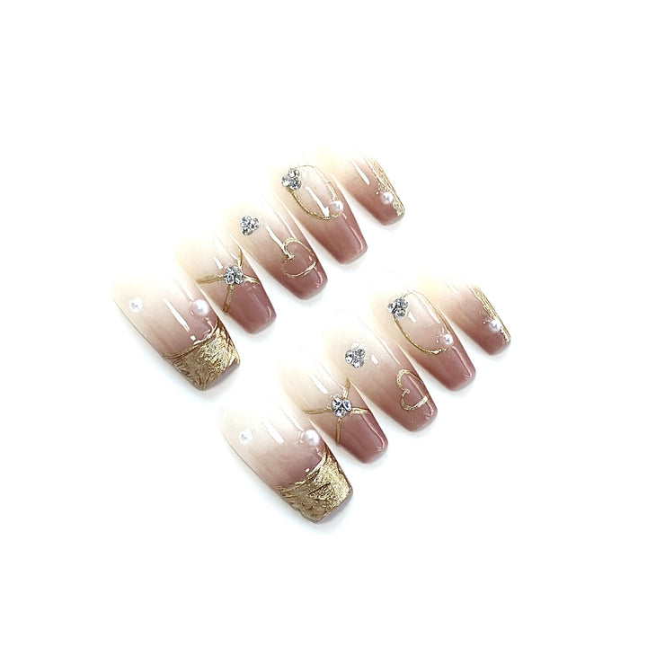 Elegante Ombre Press-On Nägel mit perlmuttfarbenen und goldenen Akzenten