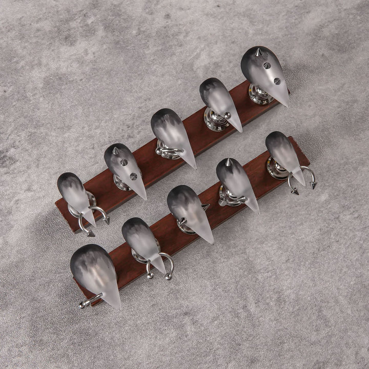 Dekorativer Stiletto Press-On Nail Set mit einzigartigem Design