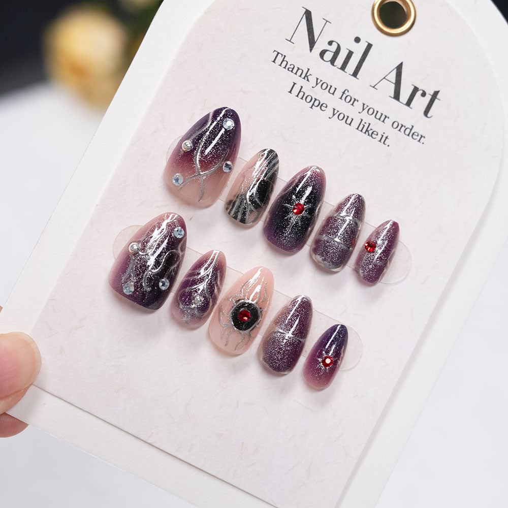 Glamouröse mit Strass verzierte Press-On Nagelkunst