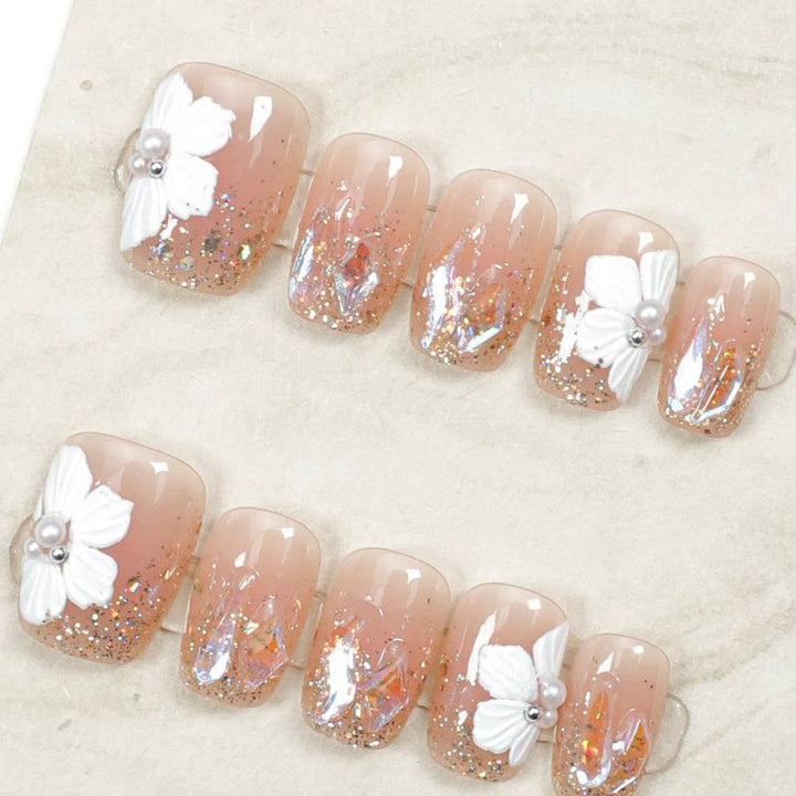 Künstlerisch florales, verziertes Press-On Nageldesign Karnz