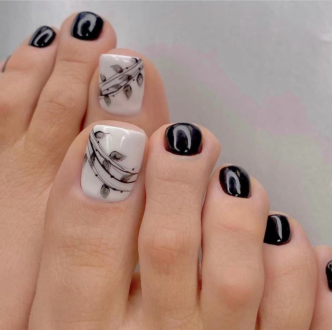 Kunstvolle Fußnagelgestaltung mit Göttlichem Schmetterlingsdesign Karnz