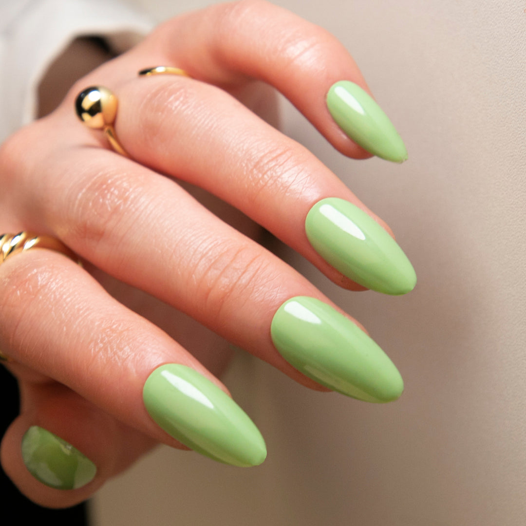 elegante Stiletto-Nägel im Hochglanz-Finish Karnz