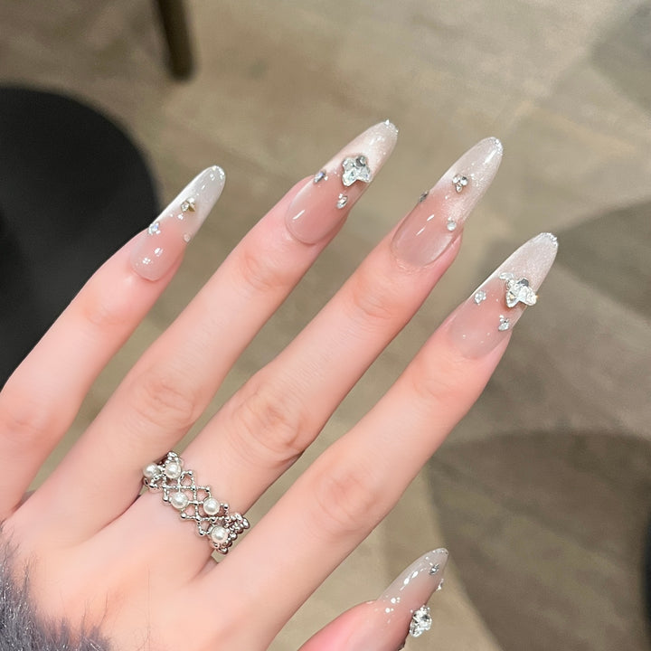 Elegante Press-On Nagelverlängerungen mit Kristallakzenten Karnz