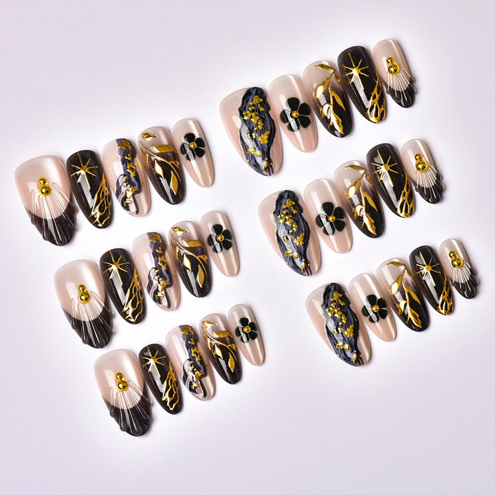 Künstlerisches Press-On-Nagelset mit Blumen- und Schmetterlingsdesigns