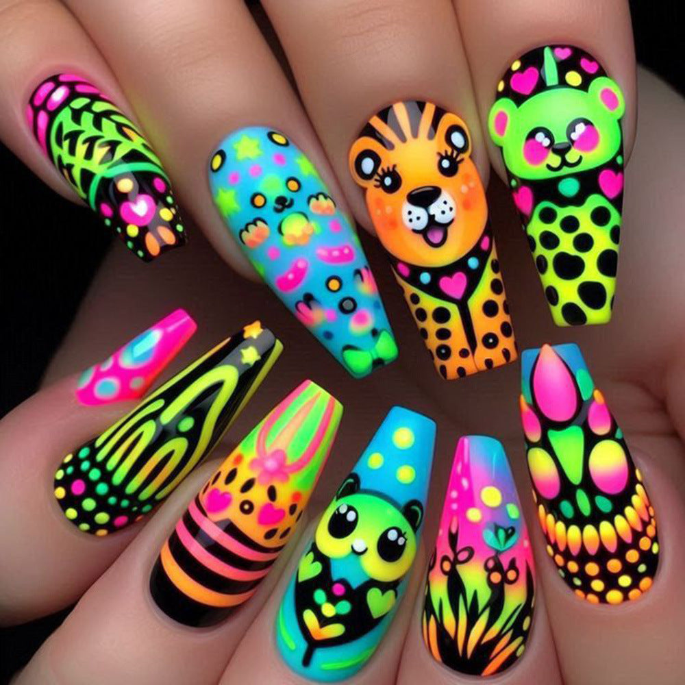 Aufwendige Nagelkunst mit Tiermotiven Karnz