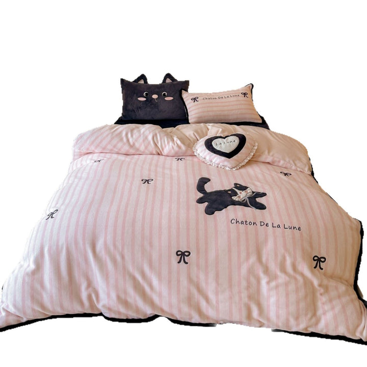 Kuschelige Microfleece-Bettwäschegarnitur mit 3D-Katzenapplikation und Herz-Zierkissen