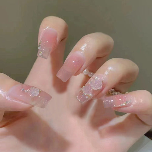 Dekorativer, floral verzierrter Press-On-Nagelsatz