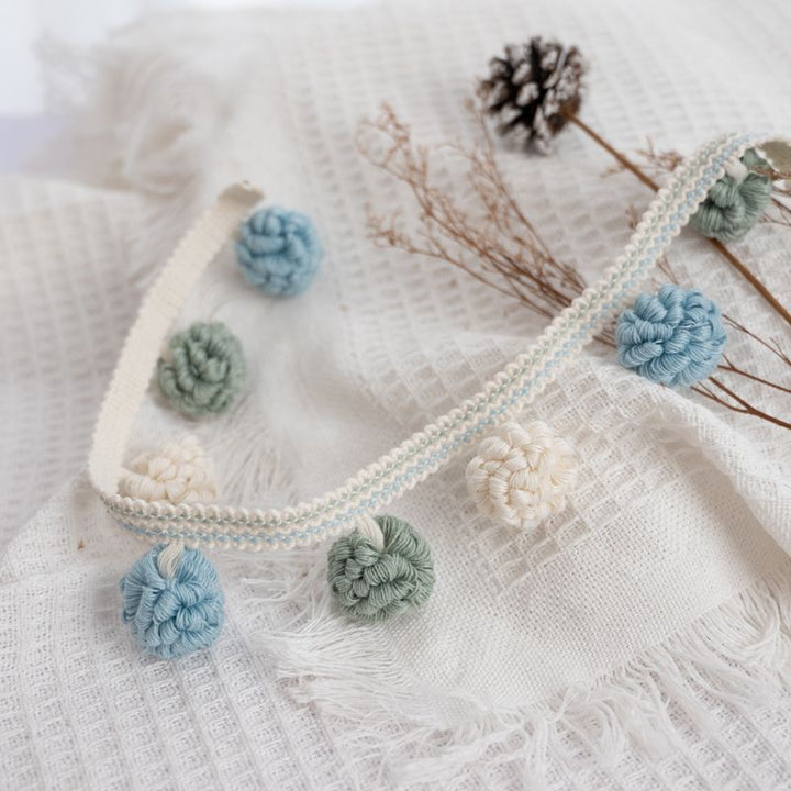 Dekorative Bordüre mit Pompons Karnz