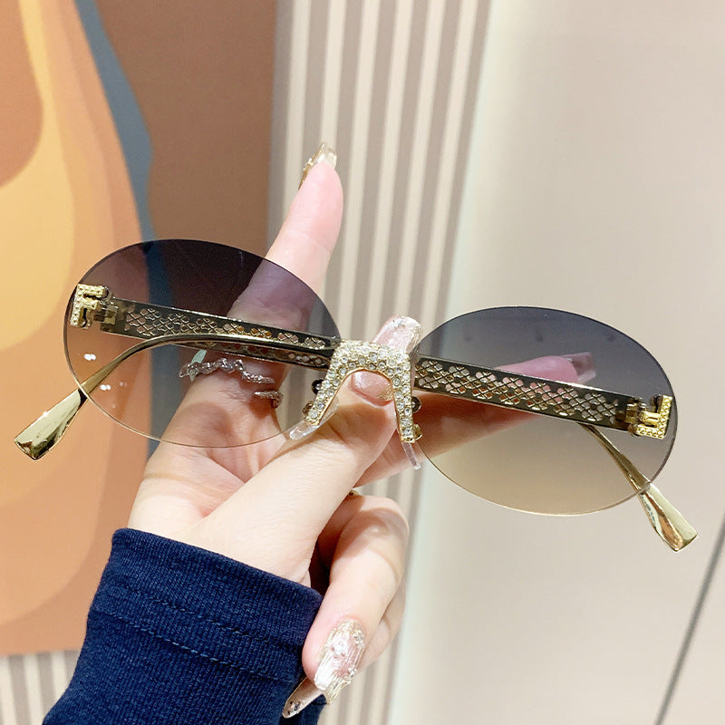 Damen Sonnenbrille mit glitzerndem Rahmen und ovalen Gläsern Karnz
