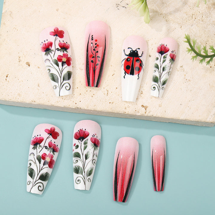 Kreatives Kunstnagelset mit floralen Motiven Karnz