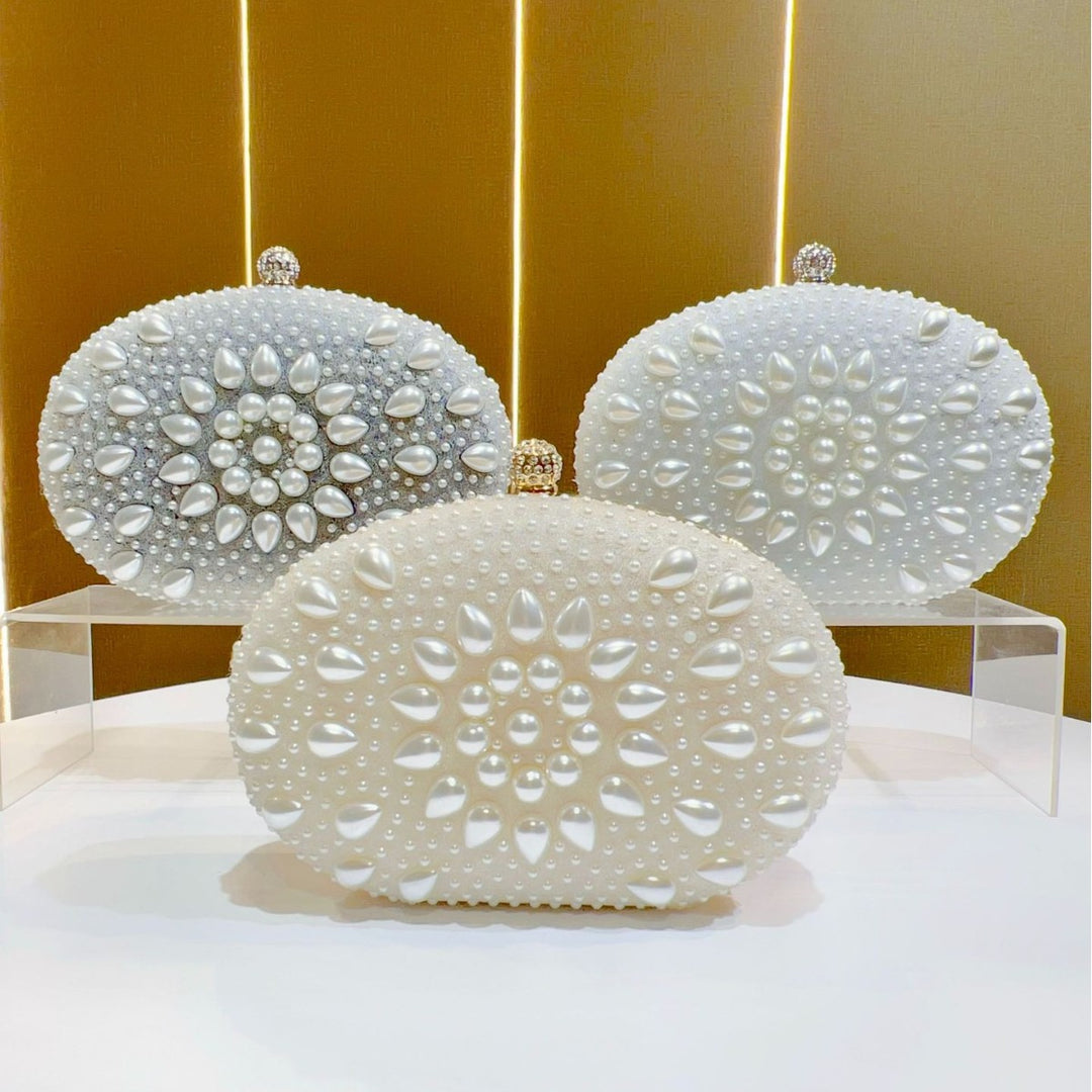 Perlenverzierte Clutch