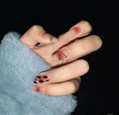 Künstlerische abstrakte Nail Art Karnz