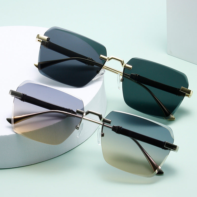 Damen modische Sonnenbrille mit quadratischem Rahmen und luxuriösen Akzenten Karnz