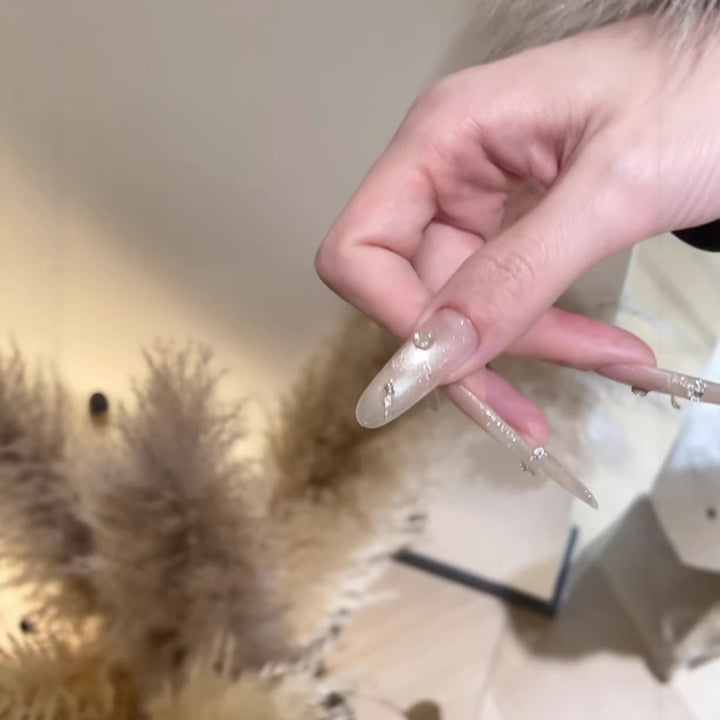 Künstlerische Stiletto Nagelkunstverlängerungen mit Strassakzenten