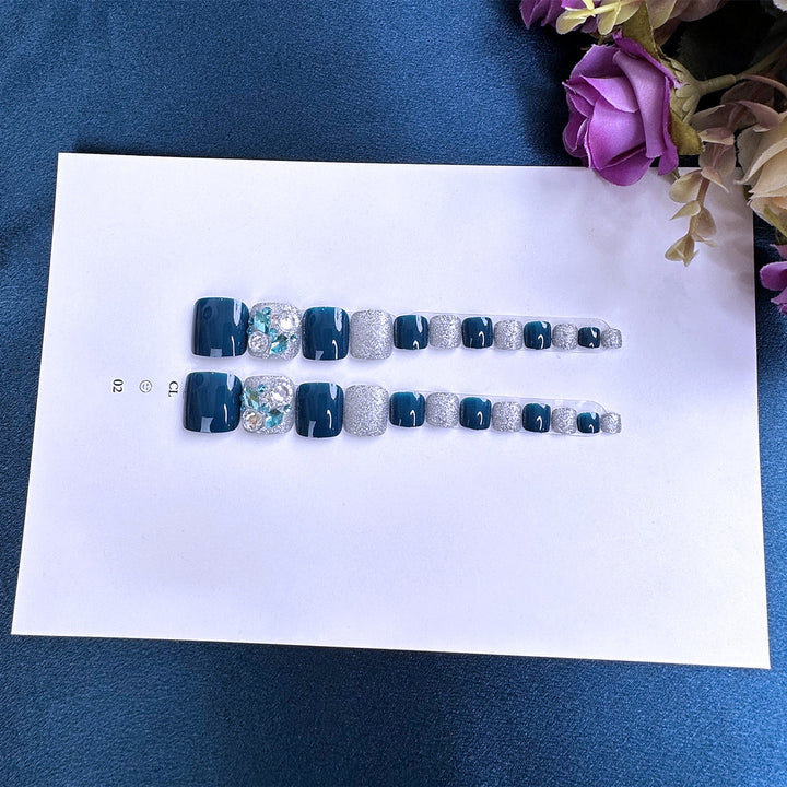 Exklusive Fußnagelkunst mit Glitzer und Edelsteinen Karnz