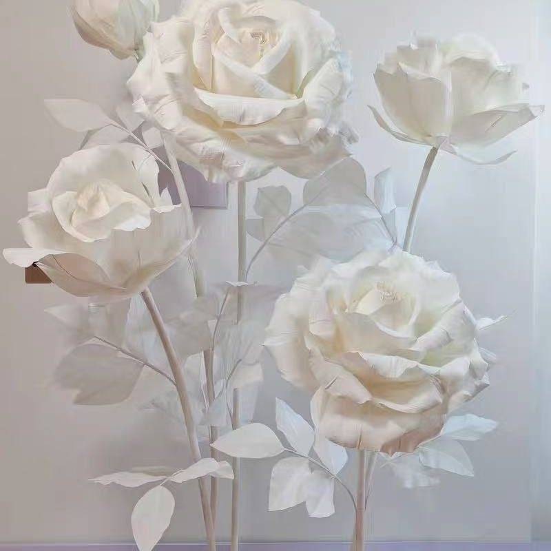 Elegante Dekorative Papierrosen Arrangement