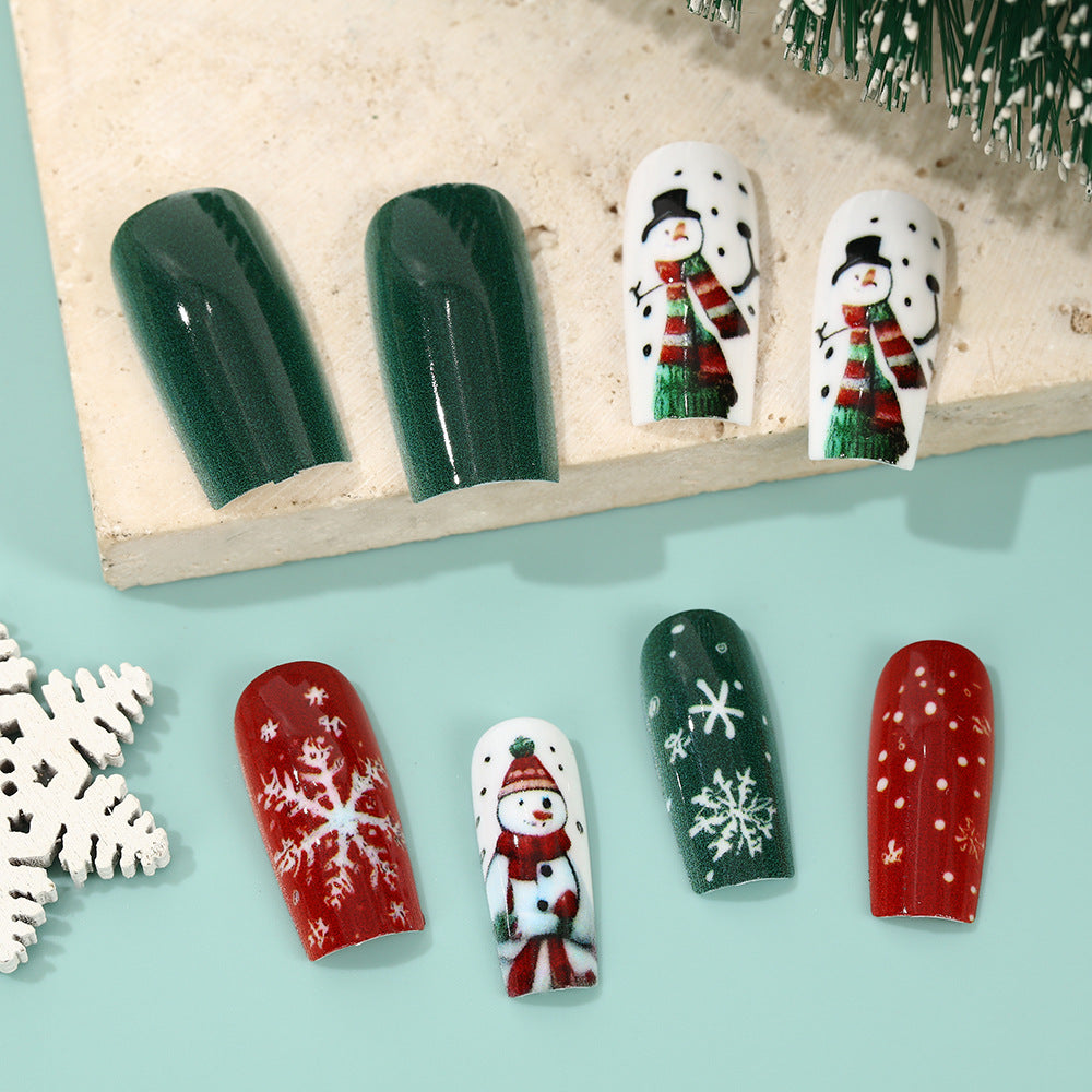 Festliche Kunstnägel mit winterlichen Motiven Karnz