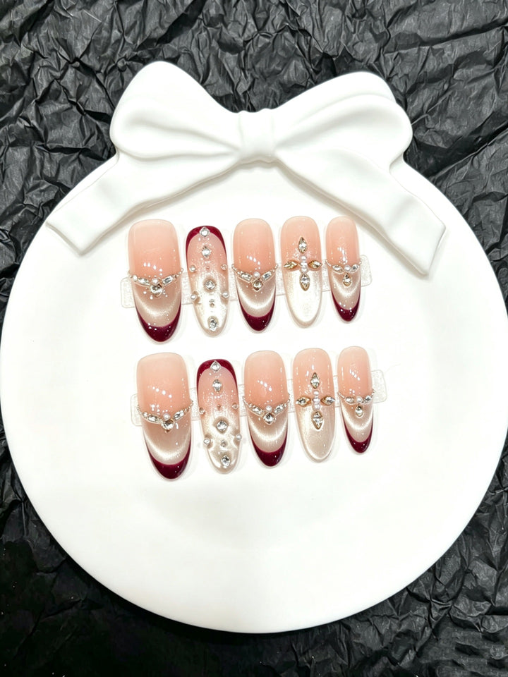 Elegantes Press-On Nagelkunst-Set mit Edelstein-Akzenten  1791773742