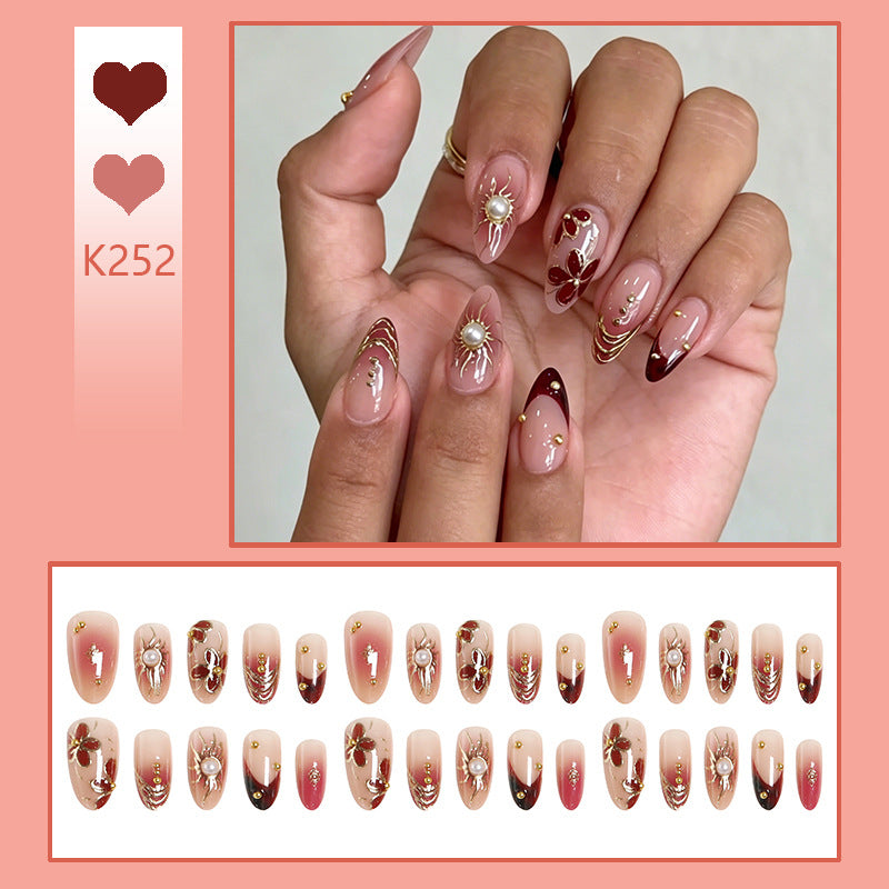 Elegante Kunstnagel-Kollektion mit Glitzermotiven Karnz