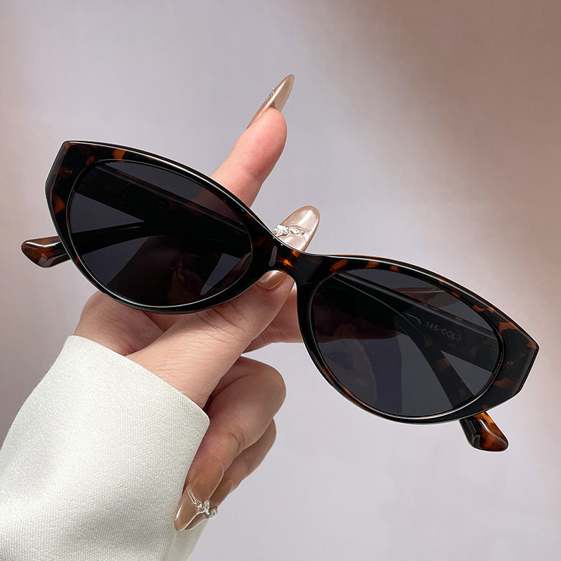 Damen modische Sonnenbrille mit robustem Design Karnz