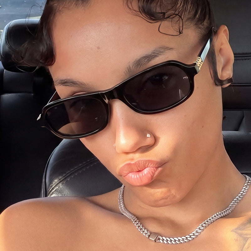 Damen schicke modische Sonnenbrille mit goldenen Akzenten Karnz