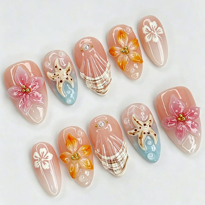 Kunstnägel mit floralen Verzierungen Karnz