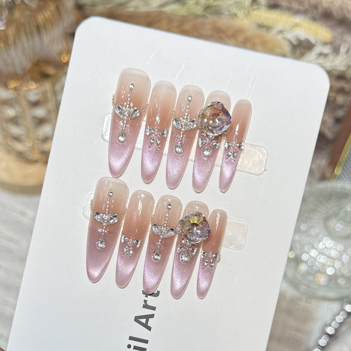 Dekorative, mit Strass veredelte Stiletto Press-On Nägel Karnz