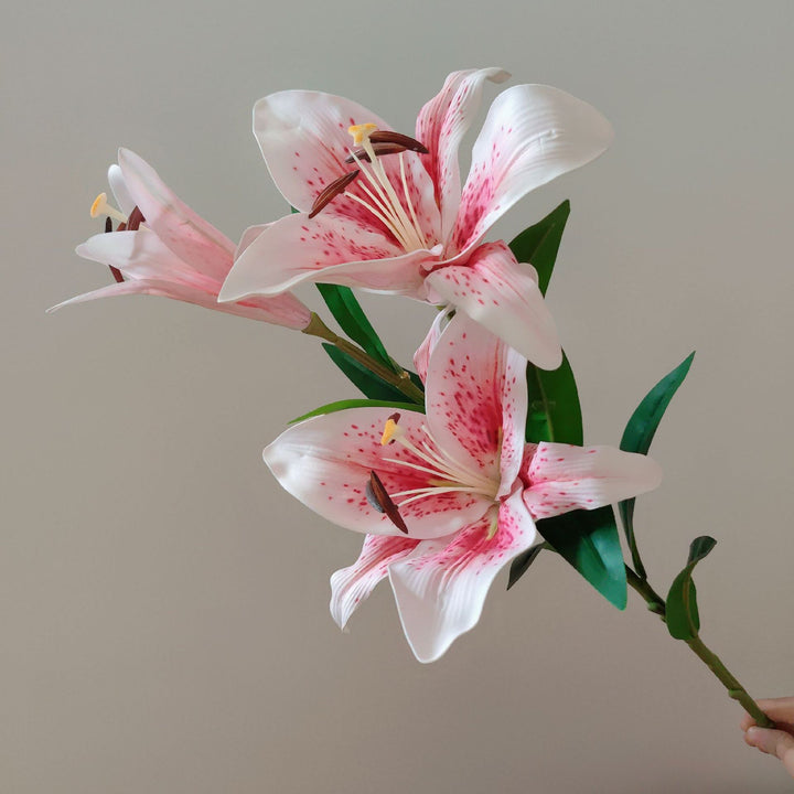 Lebensechter Lily Stamm Strauß