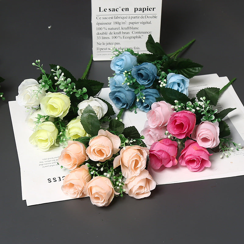 Dekoratives Blumenbouquet für die Heimdekoration
