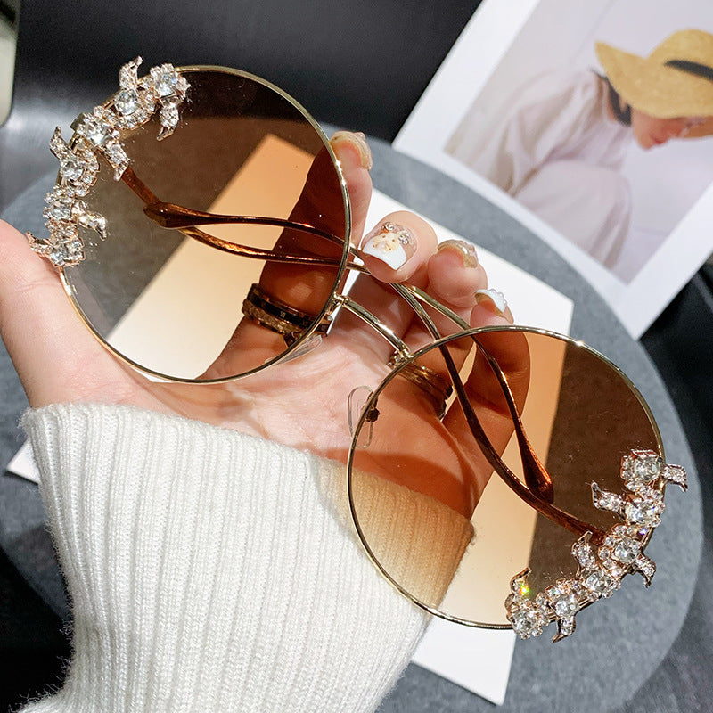 Damen Glamouröse Sonnenbrille mit funkelnden Strass-Details Karnz