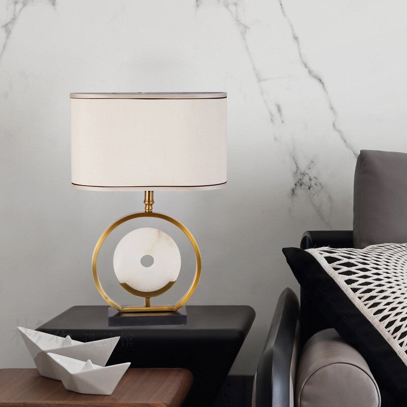 Zeitgenössische Tischlampe mit elegantem kreisförmigem Design