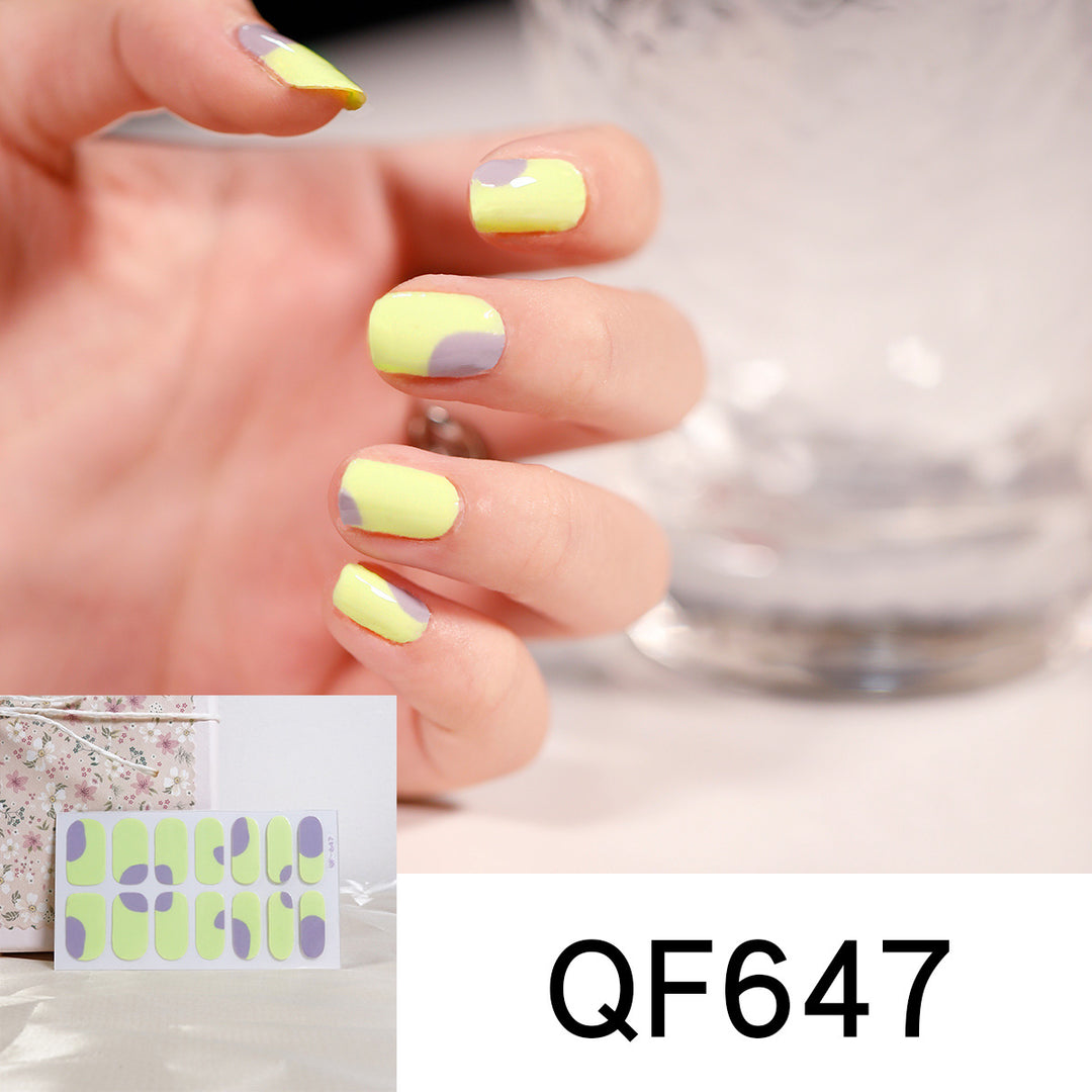 Künstliche Nagelkunst mit herzförmigen Designs und sanften Farbverläufen Karnz