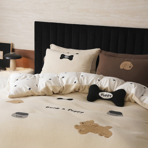 Bettwäsche-Set mit gestickten Welpenmotiven und weichem Fleece