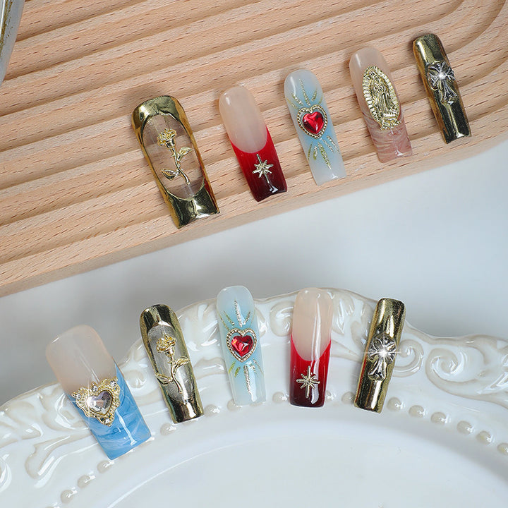 Kunstnagelset mit Kirschmotiv und funkelnden Strasssteinen Karnz