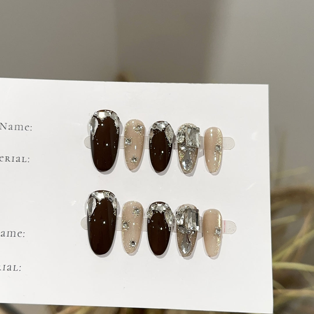 Stylisches Press-On Nagelkunst Set mit Kristallakzenten