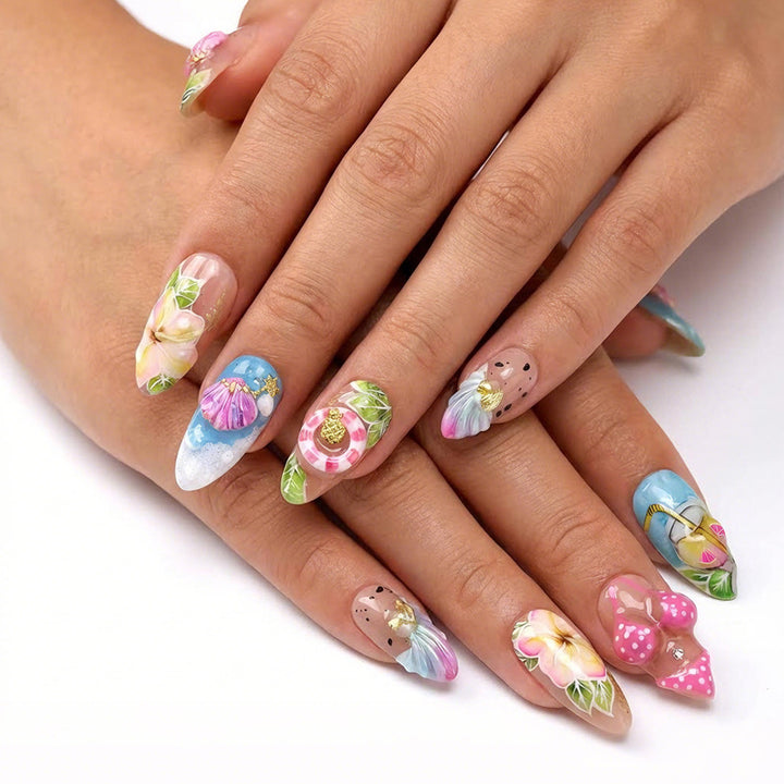 Kunstnagelset mit botanischen Designs und glamourösen Akzenten Karnz