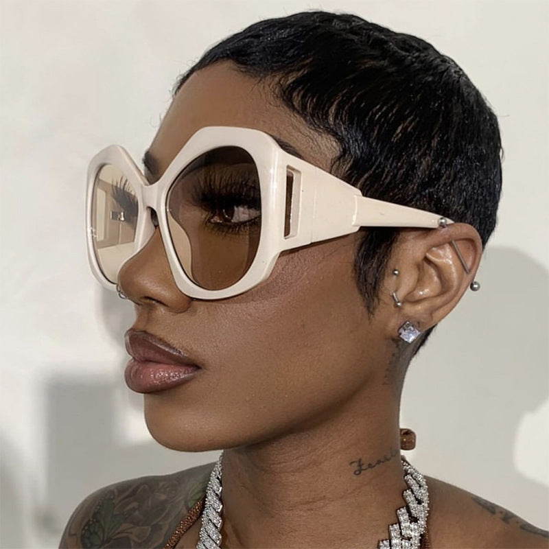 Damen oversized Sonnenbrille mit futuristischem Design Karnz