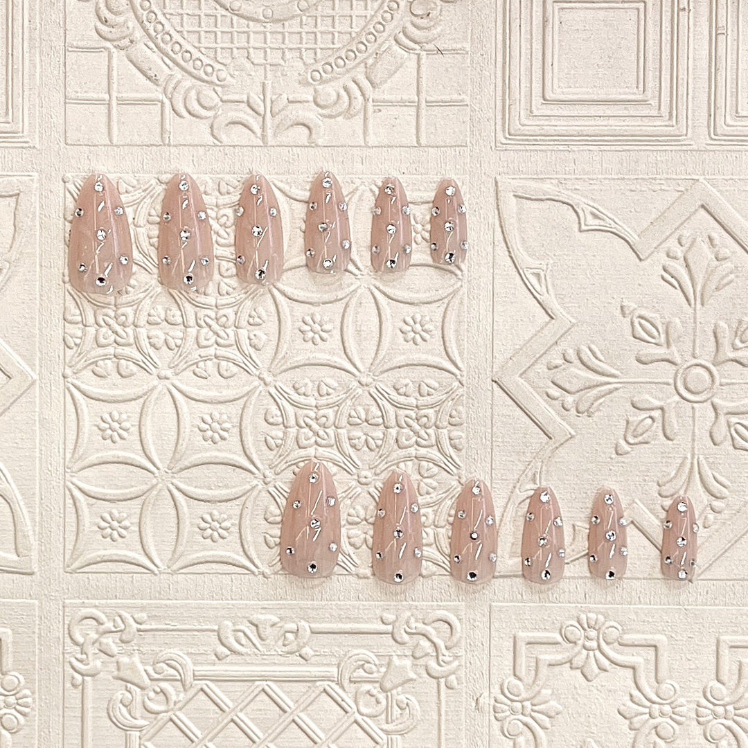Dekorative Stiletto Press-On Nägel mit Strass-Akzenten Karnz