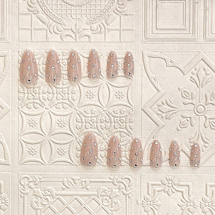 Dekorative Stiletto Press-On Nägel mit Strass-Akzenten Karnz
