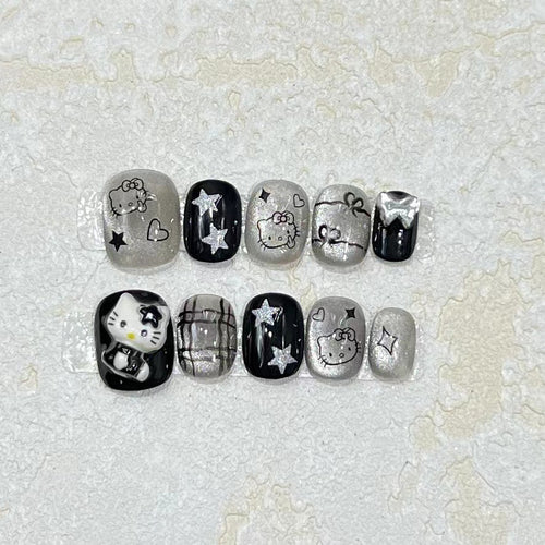Spaß und verspieltes Press-On Nail Set mit Cartoon-Accents Karnz