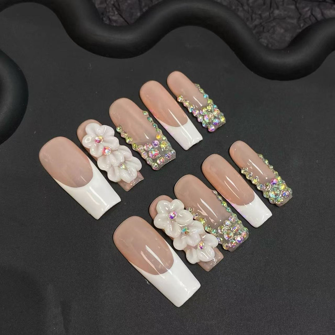 Elegante Blumen- und Strass-Press-On-Nagelset