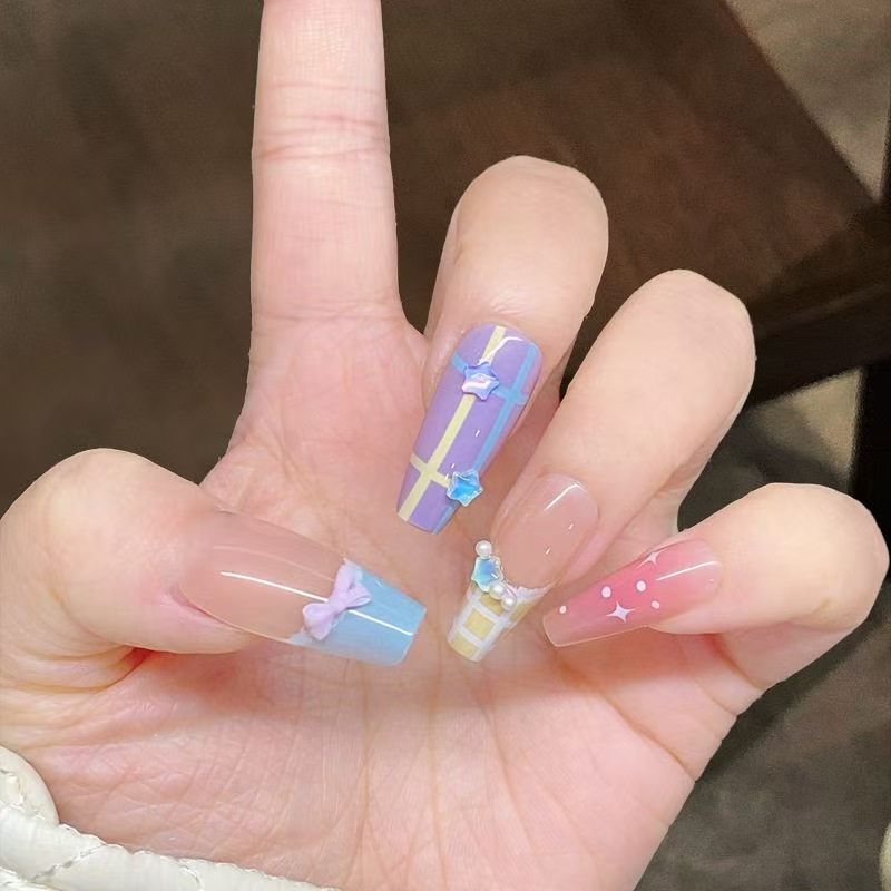 Süßes thematisches Press-On Nagelset Karnz