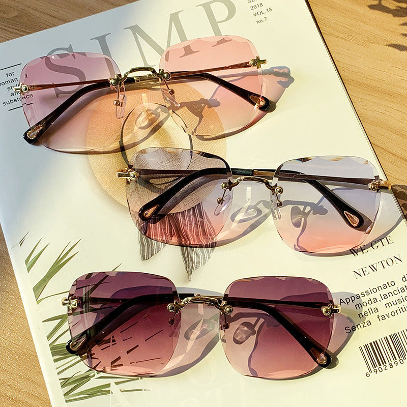 Damen modische Flügelsonnenbrille mit hochwertigem Metallrahmen Karnz