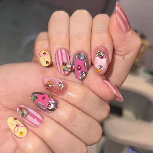 Kreatives Kunstnagelset Karnz