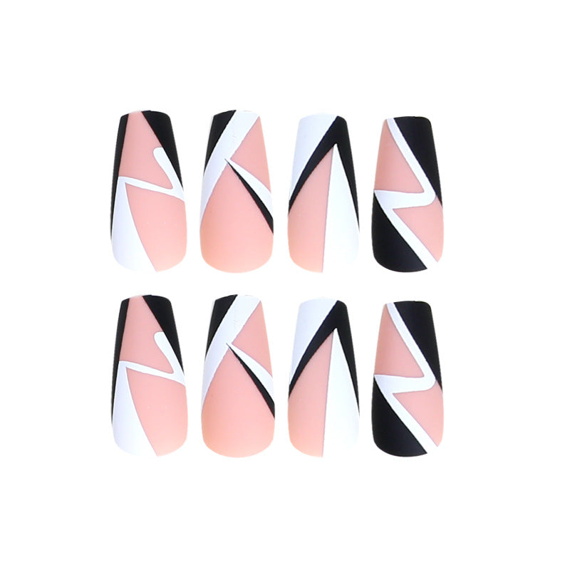 Kunstvolle Nagelverlängerungen mit geometrischem Design Karnz