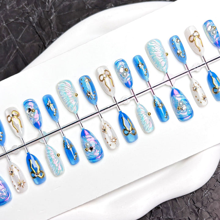 Aufwändiger mit Edelsteinen verzierter Press-On-Nagelset