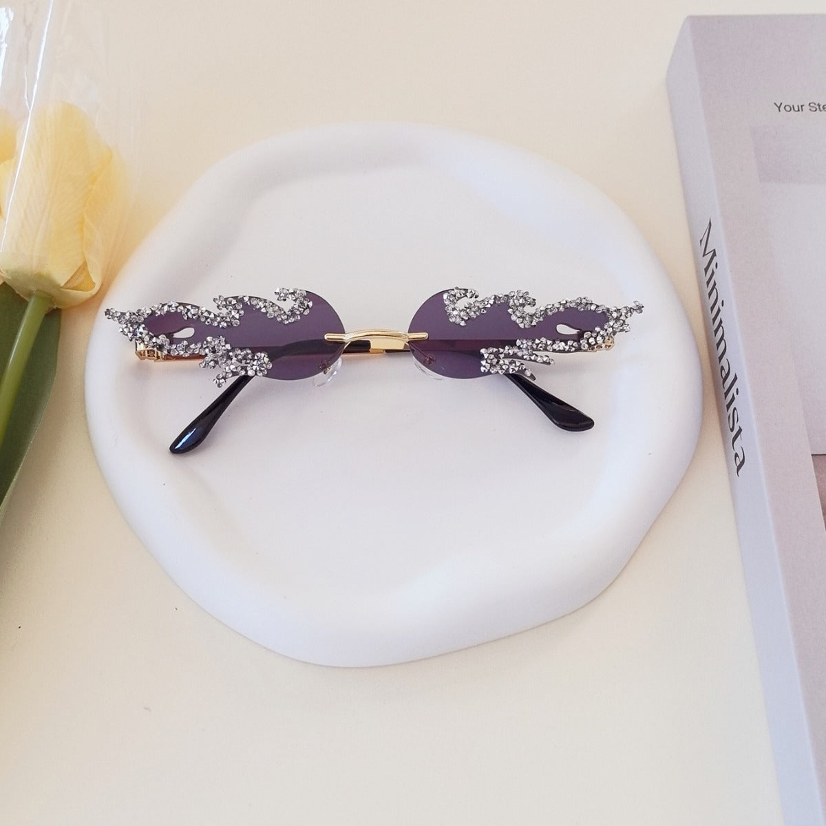 Damen extravagante Design-Sonnenbrille mit funkelnden Verzierungen Karnz