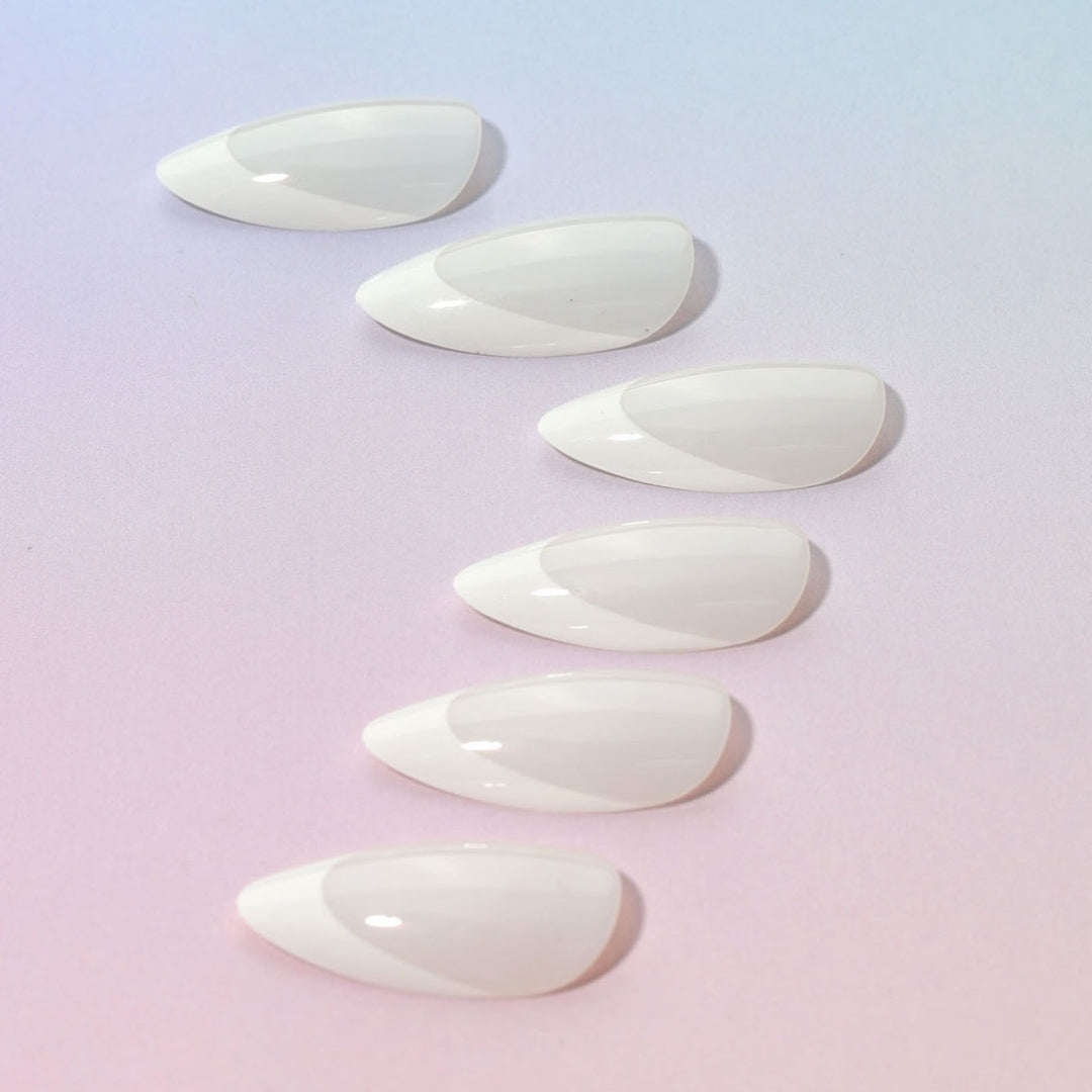 Lange Stiletto-Nagelverlängerungen